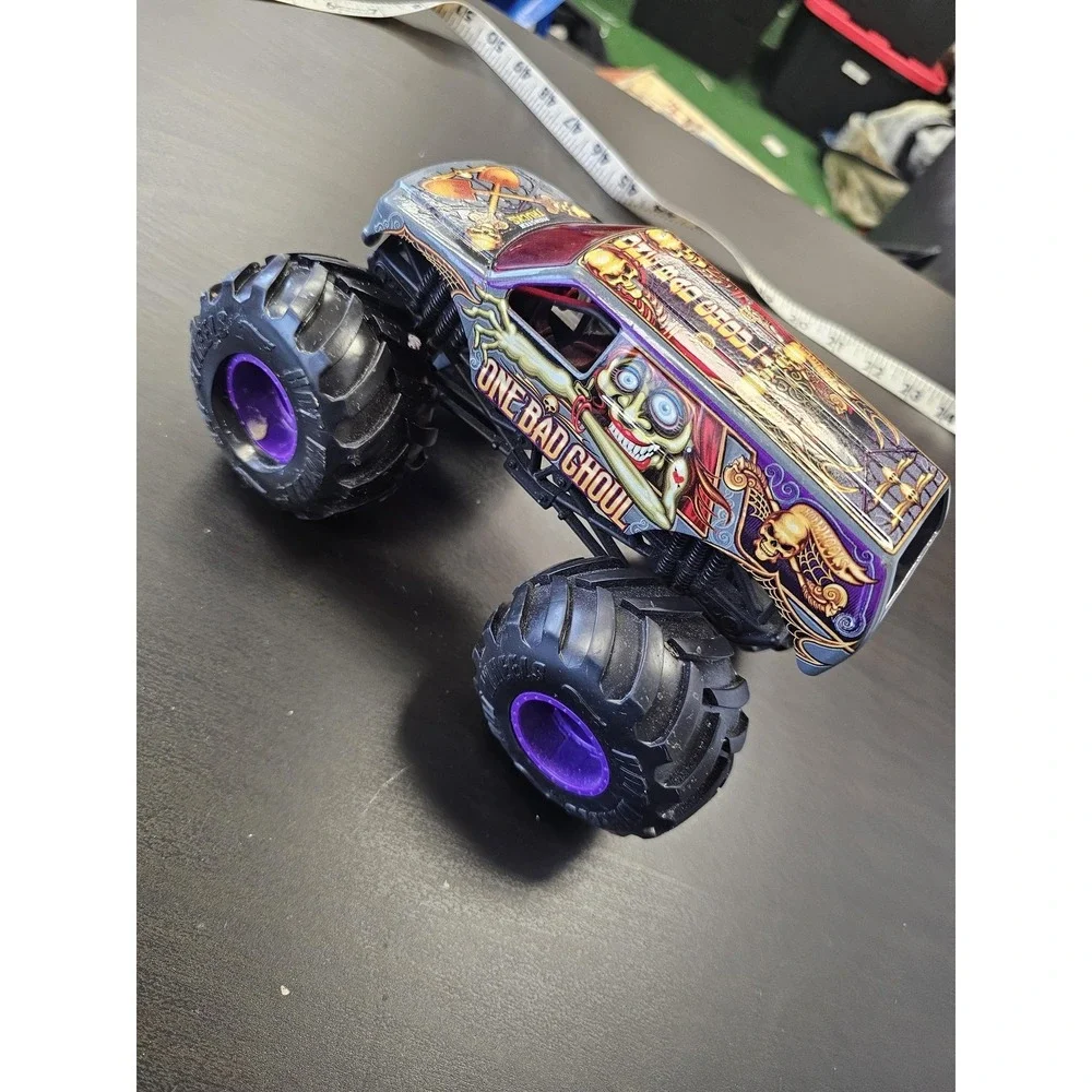 Hot Wheels Monster Trucks One‎ Bad Ghoul 1:24 Diecast Purple Truck Toy Car